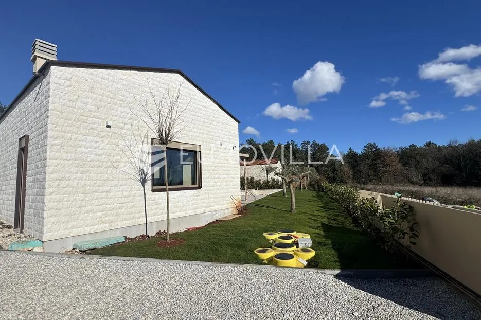 istra, majkusi, moderna prizemnica 160 m² s grijanim bazenom i uređenom okućnicom - slika 34