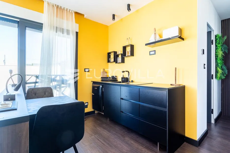 podstrana, apartmanska vila s bazenom i krovnom terasom - slika 11