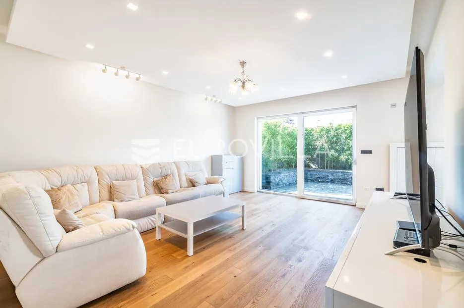 zagreb, blato, luksuzna dvojna kuća 320 m² - slika 1