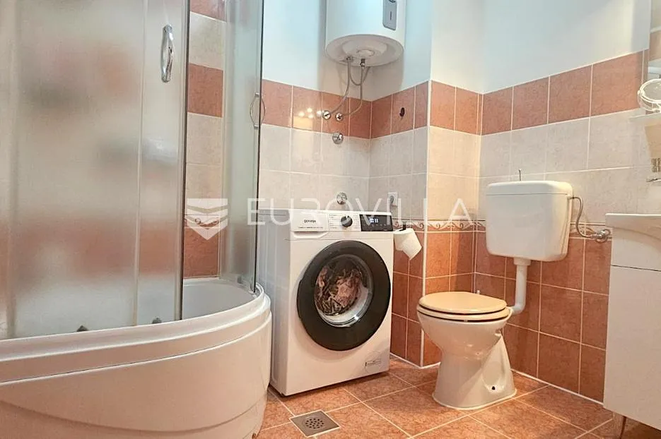 kaštel stari, trosoban stan 73 m² s pogledom na more uz parkirno mjesto i ostavu - slika 14
