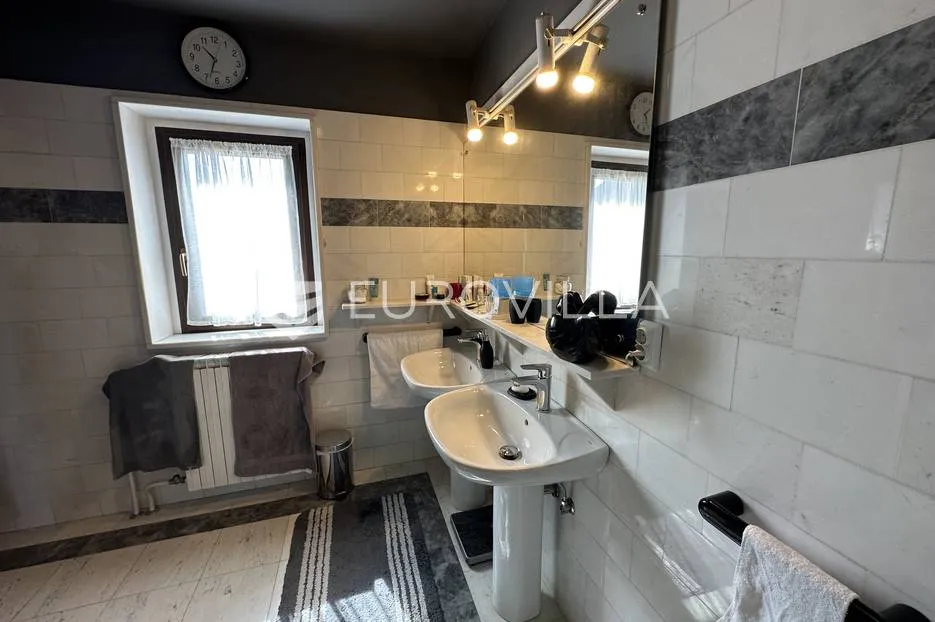 štinjan, prekrasna kuća u nizu s vrtom i pogledom more 300 m² - slika 48