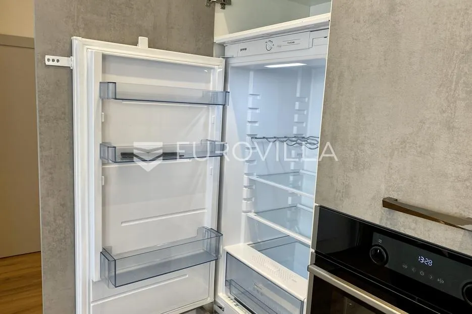 istra, pula, luksuzan, moderno opremljen trosoban stan 85 m² - slika 29