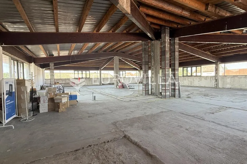 Osijek, Čepin, poslovni prostor u roh-bau izvedbi, površine 537 m2
