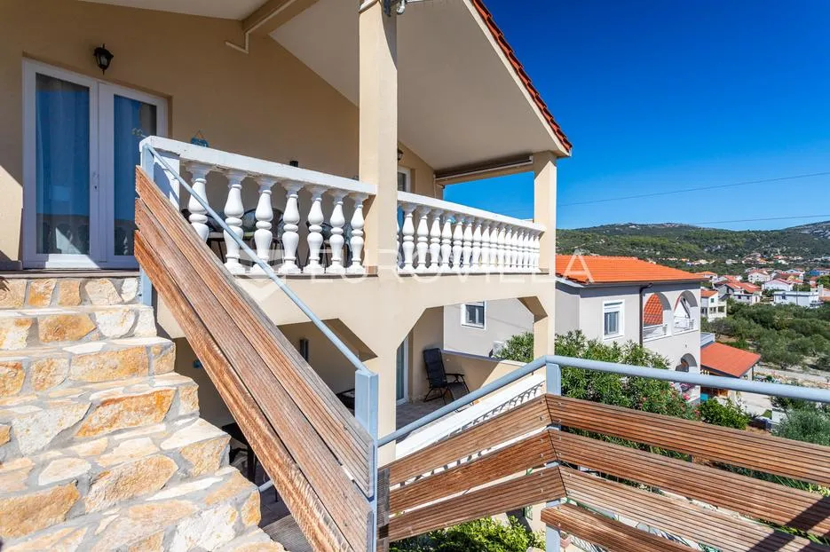 vinišće, samostojeća apartmanska kuća ukupne površine 259 m2 - slika 14
