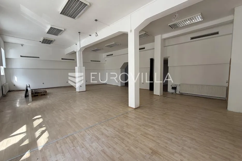 Osijek, Uži centar grada, najam uličnog prostora površine 220 m2
