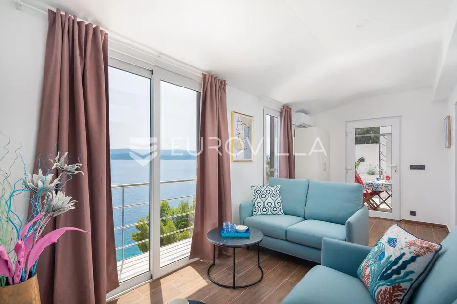 omiš, stanići, eskluzivna vila prvi red uz more - slika 7