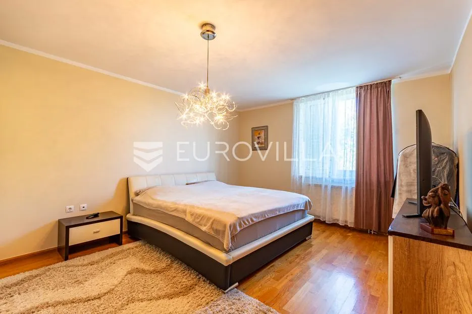 varaždin, jalkovečka kuća u nizu površine 178 m² - slika 11