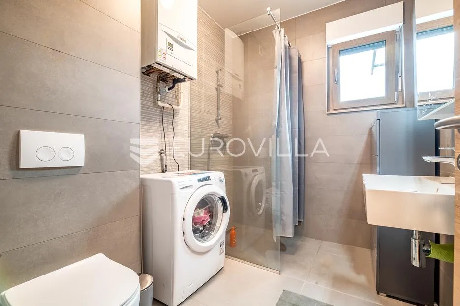 zagreb, jarun, atraktivan četverosoban penthouse s tri velike terase, garažom i parkingom - slika 7