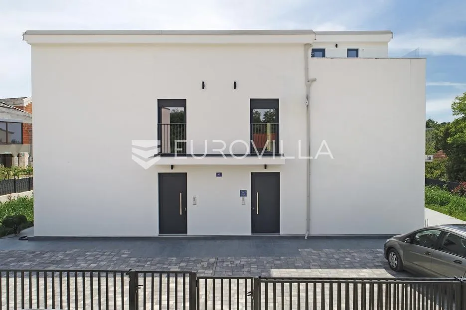 istra, poreč, dvojna kuća 168 m² s 4 spavaće sobe i 3 parkirna mjesta - slika 33