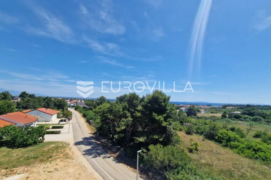 vir, komforan trosoban apartman u centru otoka s pogledom na more i krovnom terasom - slika 11