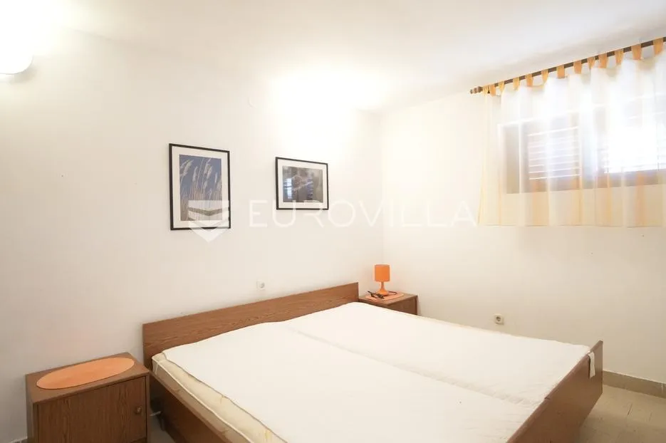 zadar, diklo vila prvi red do mora razvedena na tri etaže 377 m² - slika 21