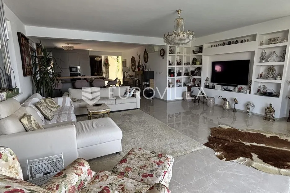 medulin, pješčana uvala, ekskluzivan penthouse prvi red do mora - slika 44