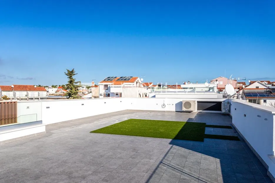 vodice, novogradnja, penthouse s krovnom terasom i pogledom na more, 150,94 m² - slika 19