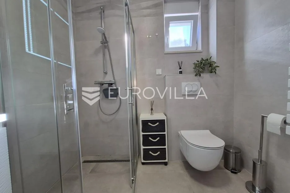 vir, prizemni apartman s 2 spavaće sobe, 40 m od mora, top lokacija - slika 24