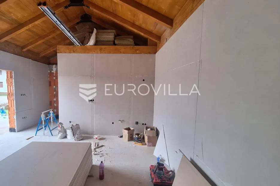 Duga Resa, Mrežnički Varoš, kuća 100 m², NOVOGRADNJA, 120 m do Mrežnice