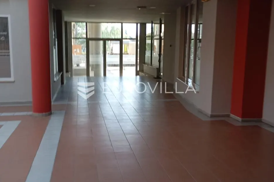 jastrebarsko, centar, poslovni prostor 52 m2 - slika 2