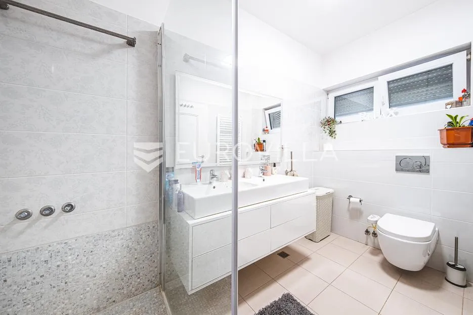 samobor, prekrasna moderna kuća 301 m² - slika 21