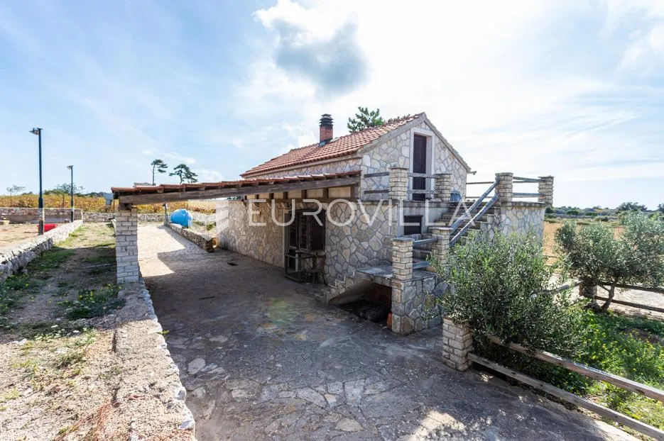 hvar, veliko lijepo imanje s tri kuće na parceli od 32500 m2 - slika 11