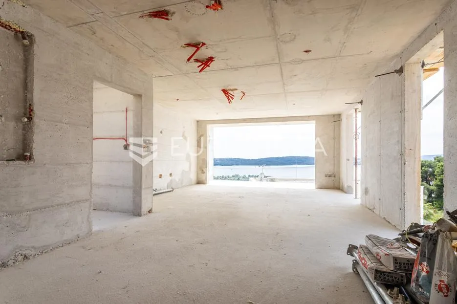 Trogir, dvosoban stan površine 63.99 m²