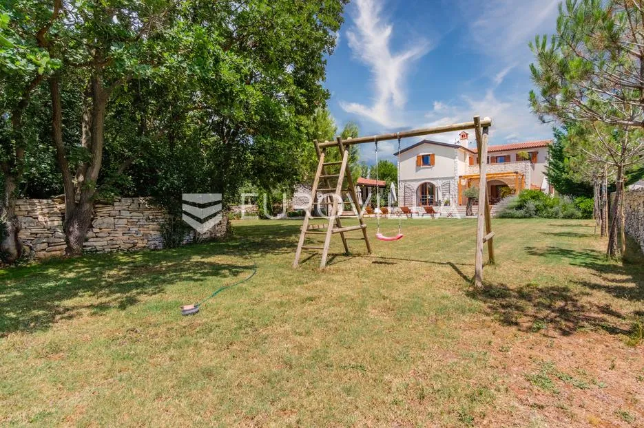 istra, štokovci, jedinstvena vila s bazenom na prostranoj okućnici, okružena zelenilom, pogled more - slika 41