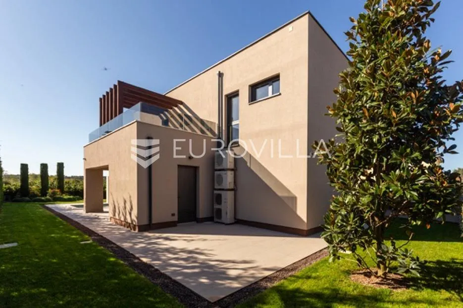 fažana, moderna vila 275 m² na velikoj besprijekornoj okućnici s grijanim bazenom - slika 7