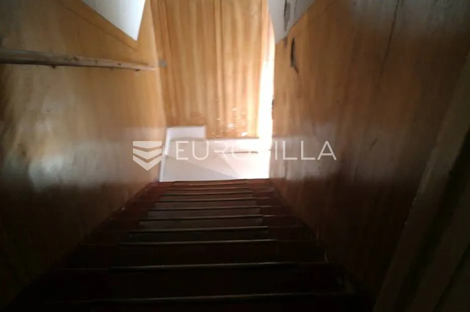 hvar, sućuraj, kuća na samoj rivi za adaptaciju - slika 6