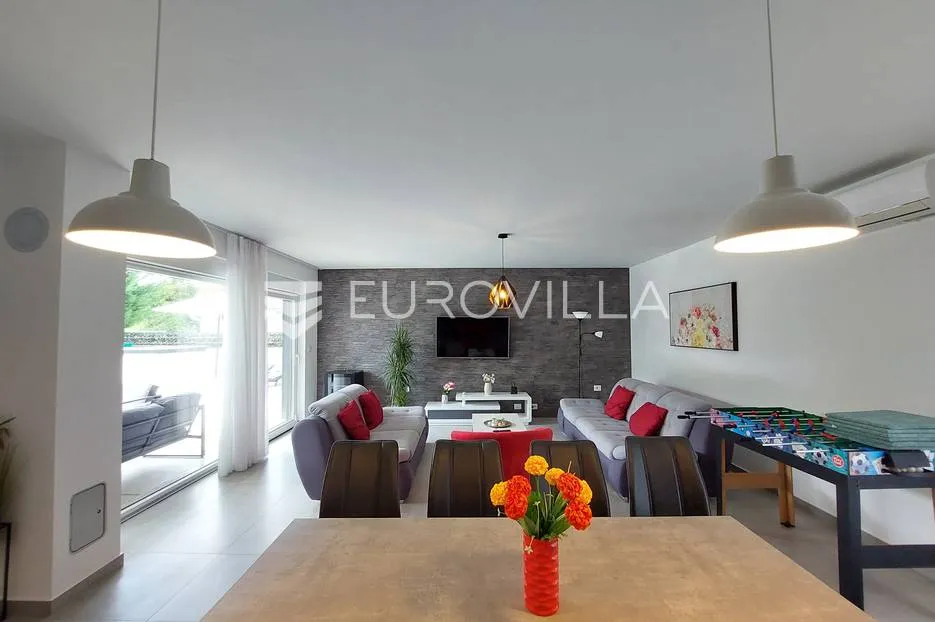 šišan, moderna villa s bazenom na mirnoj lokaciji - slika 4