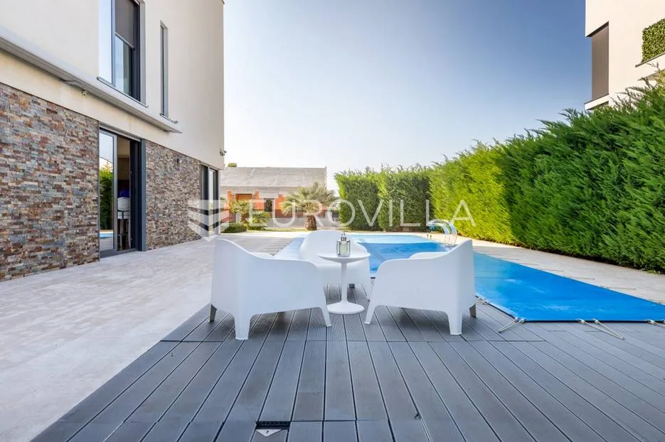 istra, fažana, eksluzivna vila s pogledom na more, 150 m od plaže - slika 2