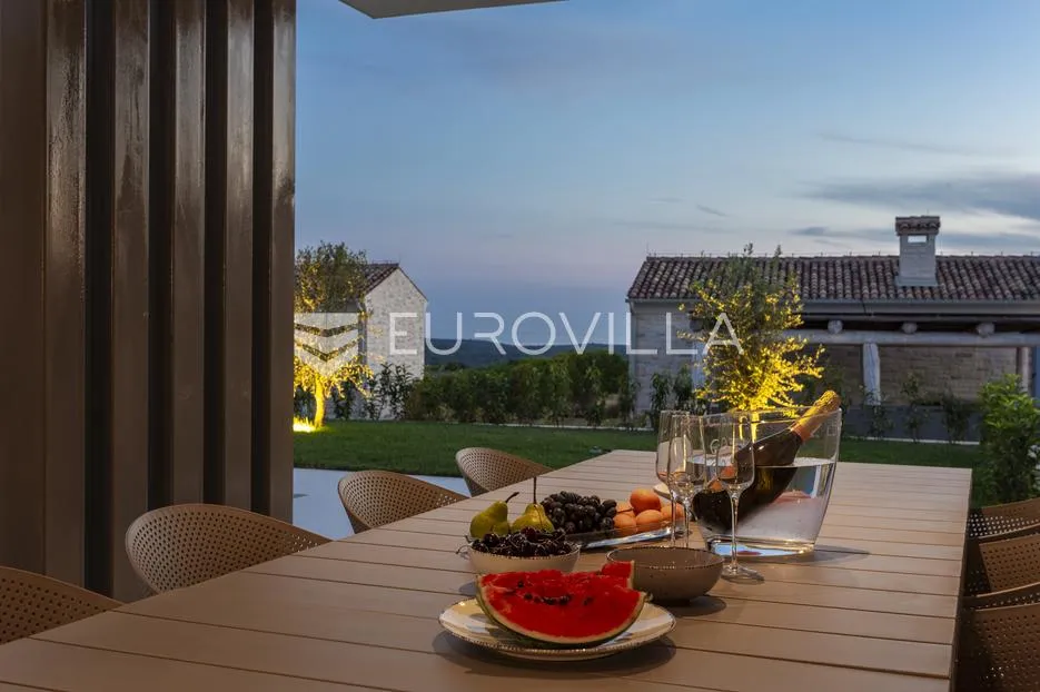 rovinj, ekskluzivna vila s bazenom i panoramskim pogledom na more - slika 30