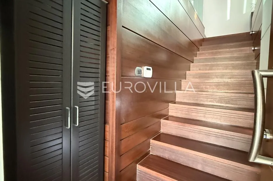 zadar, borik dizajnerski moderno uređen trosoban stan na prvom katu 96 m² - slika 27