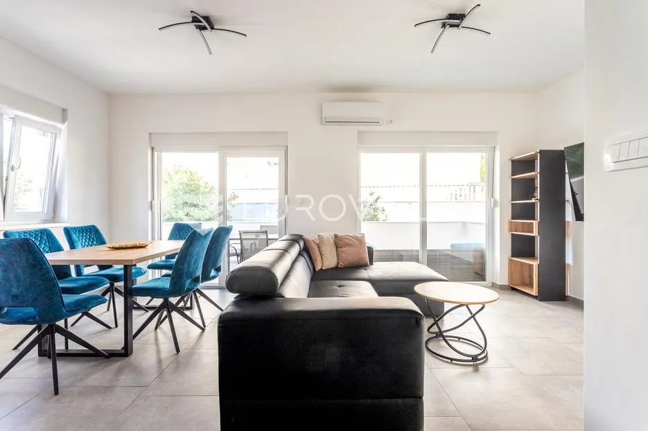 rogoznica, zečevo, kuća s 4 stana i podrumom, 366,81 m² - slika 6