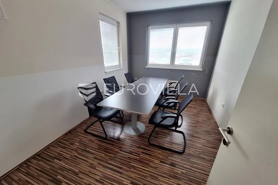 karlovac, ilovac, poslovna zgrada 530 m² s uredima i skladištem, odlična lokacija - slika 3