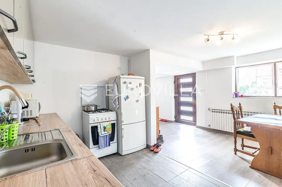 zagreb, gornji stenjevec, građevinsko zemljište 4200 m² s postojećim objektom - slika 2