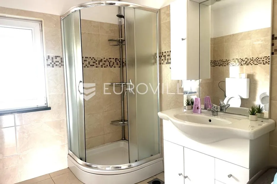 istra, tinjan okolica, impresivno imanje od 600 m² s bazenom, konobom i velikim potencijalom - slika 8