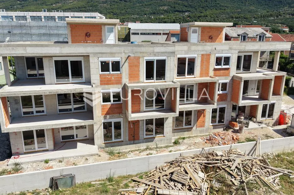 kaštel lukšić, trosoban penthouse s krovnom terasom i dva parkirna mjesta - slika 4