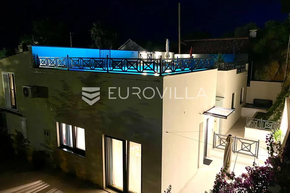 split, firule, dvosoban stan u blizini centra, 2 parkirna mjesta, kratkoročno - slika 14