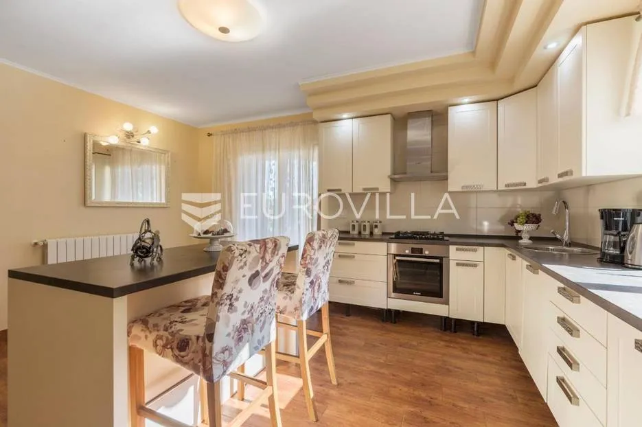 vodnjan, villa na mirnoj lokaciji s bazenom i vrtom - slika 18