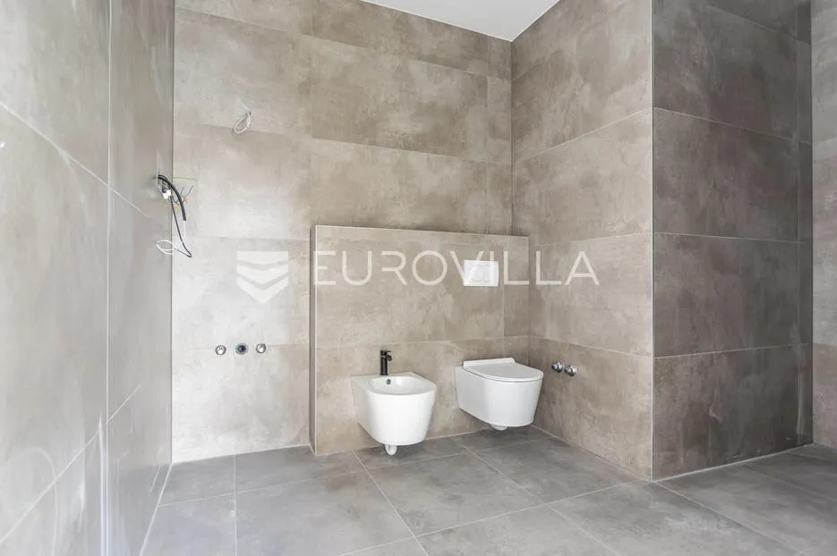 vodice, prostran trosoban stan, 172,73 m² - slika 10