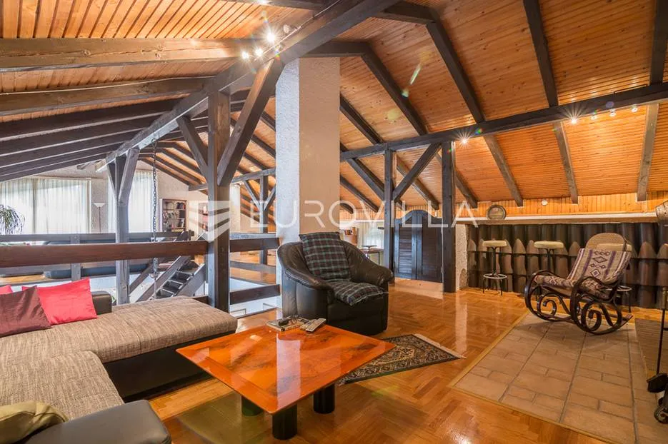 zagreb, tuškanac dvoetažan stan 200 m² - slika 11