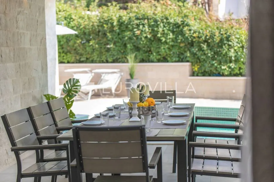 trogir, luksuzna vila s bazenom, nkp 368 m2 - slika 10
