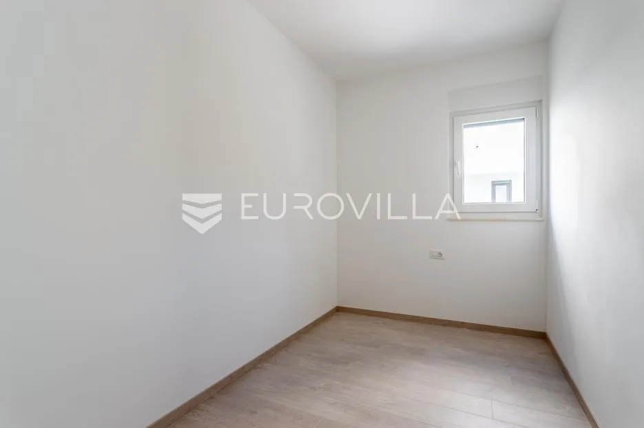 makarska, moderan dvosoban apartman s prostranom terasom - slika 9