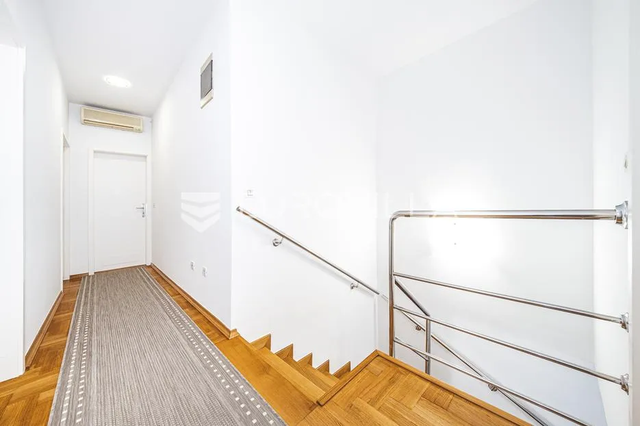 zagreb, trešnjevka, uređen četverosoban stan nkp 122, 35 m2 - slika 16