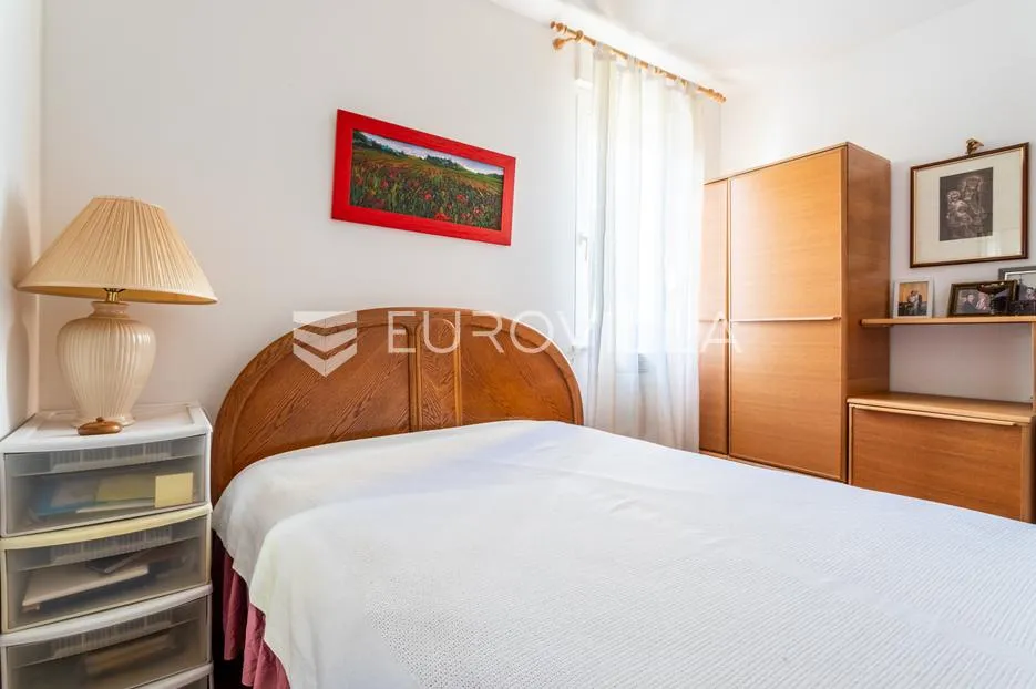 split, mertojak, komforan dvosoban stan u lijepoj zgradi - slika 9