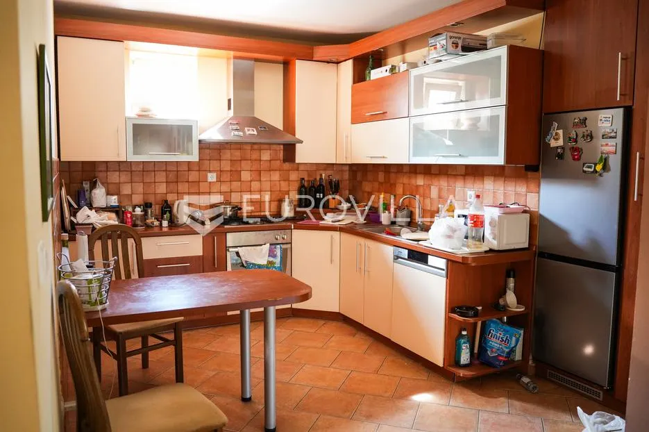 vinkovci, kuća 300 m², centar, namještena, odmah useljiva - slika 13