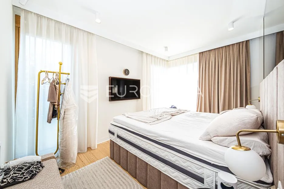zagreb, zelengaj, trosobni luksuzni stan u urabnoj vili, 200 m² - slika 13