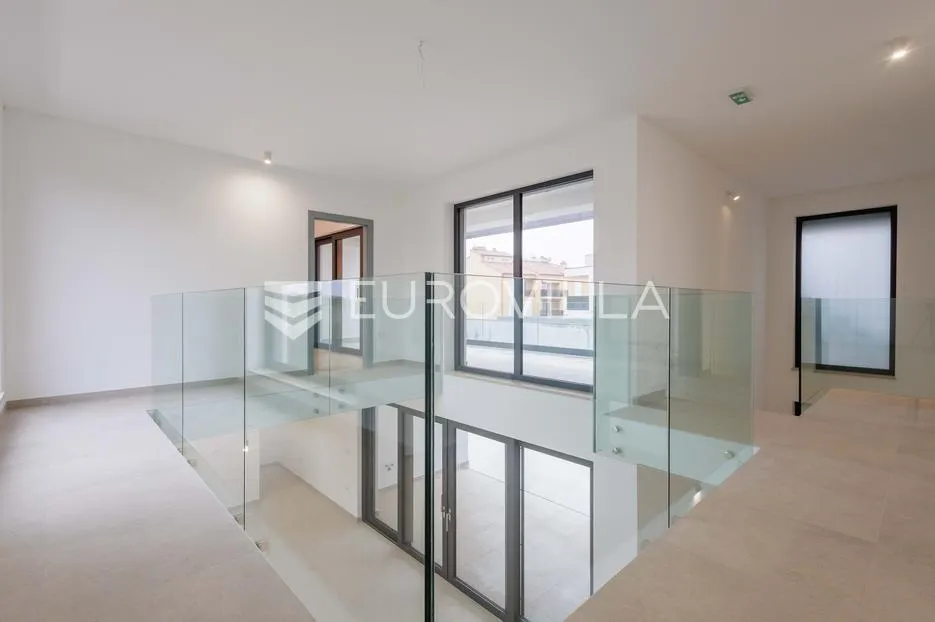 istra, pomer, unikatna, moderna villa 20 m od mora 322 m² - slika 37