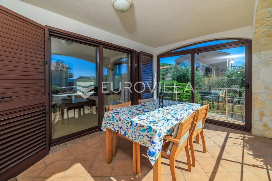 krk, punat, samostojeća kuća s dva apartmana po 100 m², studio apartman, bazen, garaža, sauna - slika 11