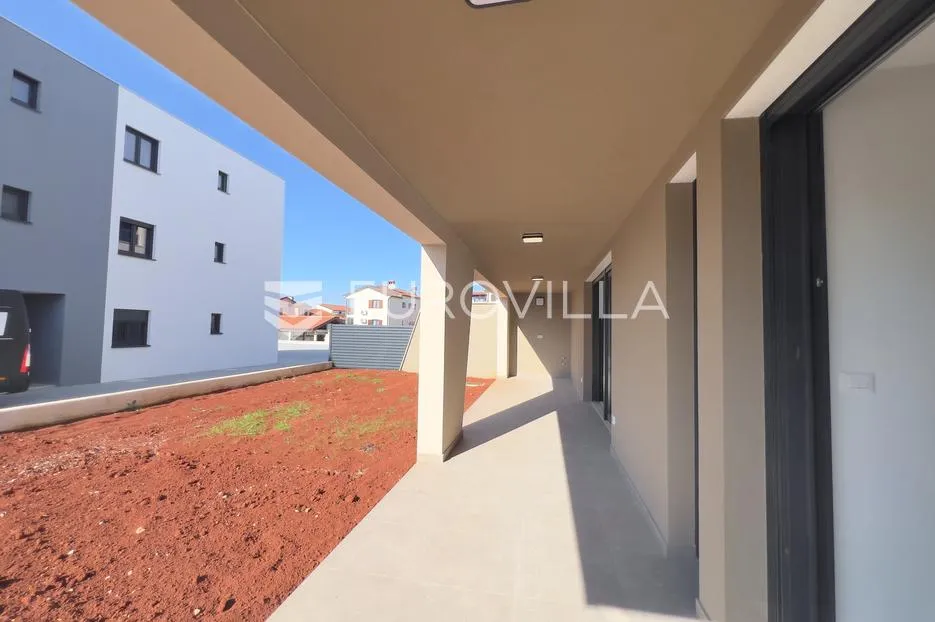 umag, novogradnja, stan u prizemlju, 64.77 m² s vrtom od 157 m² - slika 13