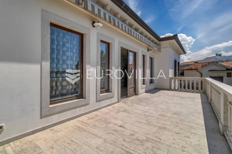 istra, umag - unikatna villa nkp 400 m2 na svega 30 m od mora - slika 26