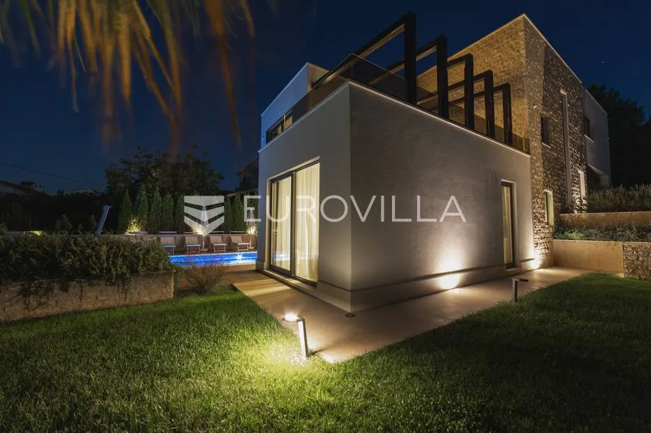 trogir, prekrasna luksuzna vila nadomak mora - slika 39
